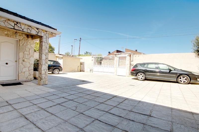 Foto 95f3a3e2-b5c5-48bf-8f72-75c55c871ee9. Casa bifamiliare con riscaldamento parcheggio piscina in Mejorada del Campo