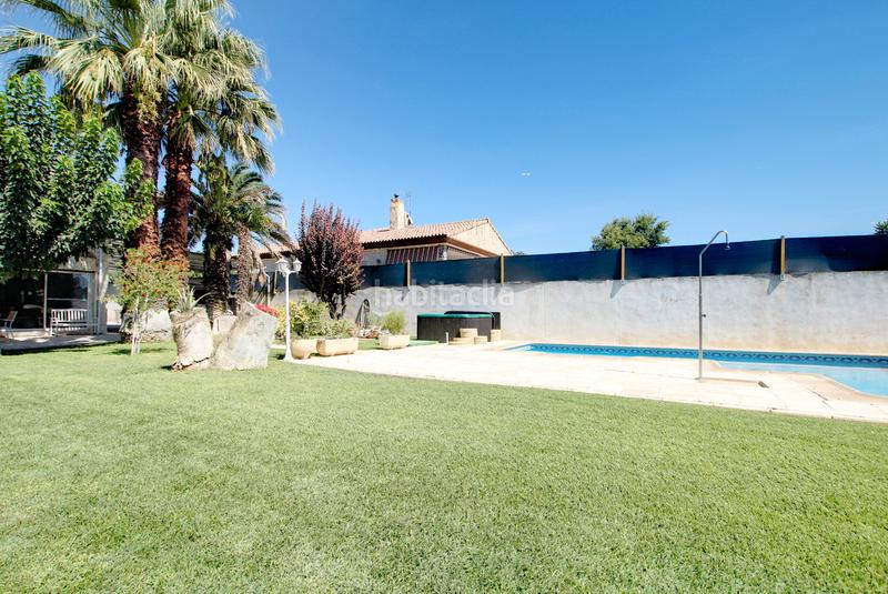 Foto d8c2b20c-8b37-4f00-afbf-3ffe3daba42b. Casa bifamiliare con riscaldamento parcheggio piscina in Mejorada del Campo