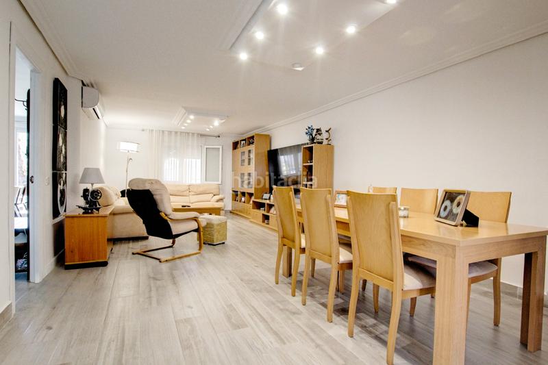 Foto d8ce0bbd-8360-4144-bbde-3926f8dfe7ca. Casa bifamiliare con riscaldamento parcheggio piscina in Mejorada del Campo