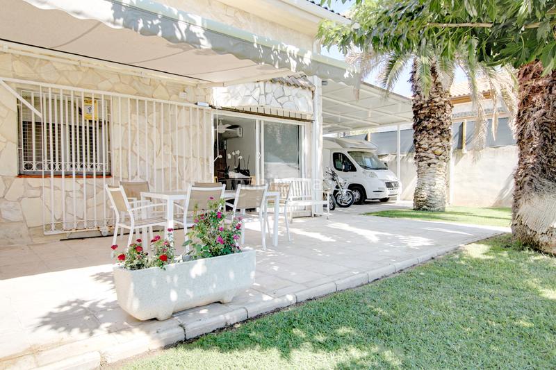 Foto f7c43326-cb35-46f4-a580-b3e053c093ac. Casa bifamiliare con riscaldamento parcheggio piscina in Mejorada del Campo