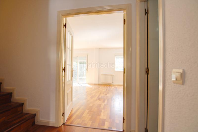 Foto 2d3049fe-bdbe-4c9e-b8d7-d23fd874f88b. Casa adosada el hogar que siempre imaginaste… solo necesita tu toque. en Loeches