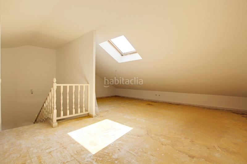 Foto 51fbdfbb-aa3a-45af-9c01-e0a2f471c3dc. Casa adosada el hogar que siempre imaginaste… solo necesita tu toque. en Loeches