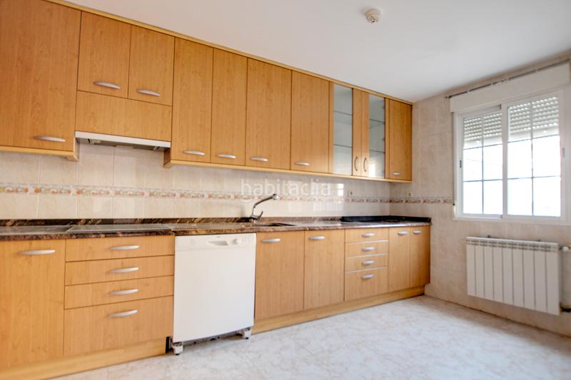 Foto 56fc8130-d6e7-44cb-a33a-0ee7a0c6bde6. Casa adosada el hogar que siempre imaginaste… solo necesita tu toque. en Loeches