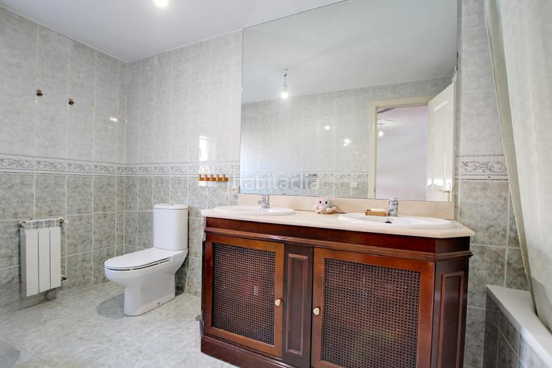 Foto c0fccea9-aada-406f-98f4-6159bb382edf. Casa adosada el hogar que siempre imaginaste… solo necesita tu toque. en Loeches