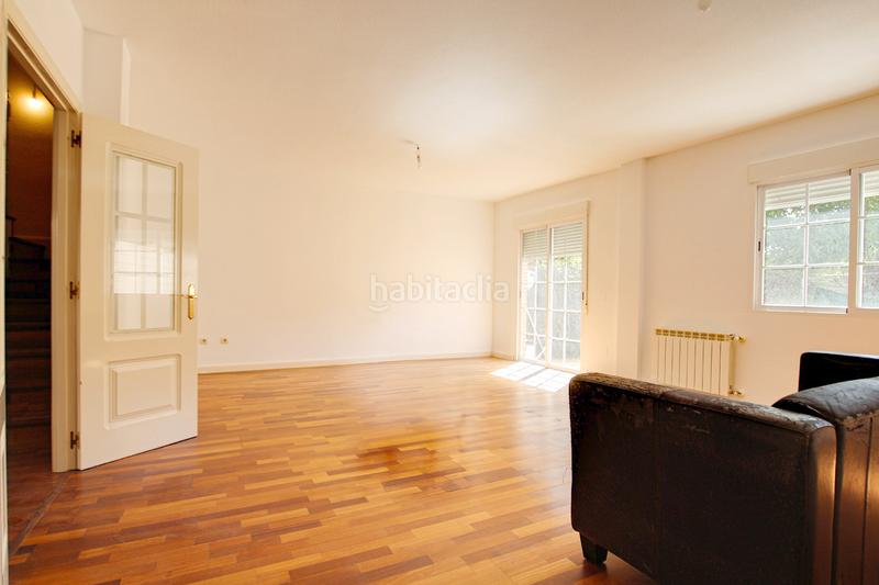 Foto c6b0a4d8-4b58-46d0-a117-b28a32cea9b6. Casa adosada el hogar que siempre imaginaste… solo necesita tu toque. en Loeches