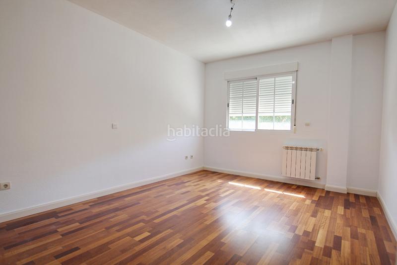 Foto c6d1f0bf-0798-4985-8fa3-d18bf0284476. Casa adosada el hogar que siempre imaginaste… solo necesita tu toque. en Loeches