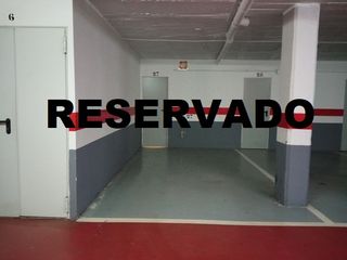 Aparcament cotxe a Carrer d'amadeu vives 5. La pineda plaza de parking +trastero cerca de la playa.