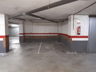 Parking coche  Carrilet. Garaje en venta en ayuntamiento.
