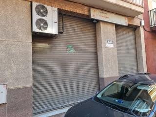 Local Comercial  Carrer de mossèn cinto verdaguer. Local al lado del mercado municipal de vilanova del camí