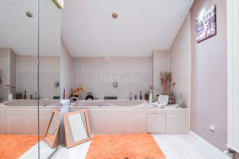 Foto c21679f6-c8c2-4c24-b690-e74d5490782b. Chalet con camino riscaldamento parcheggio piscina in Madrid