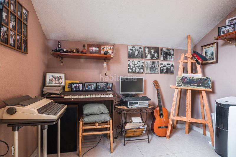 Foto e7fbeb1c-8c96-4efc-9233-771e76a22e83. Chalet con camino riscaldamento parcheggio piscina in Madrid