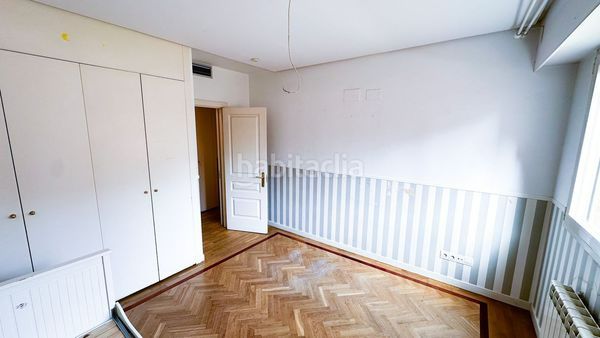 Foto 0d95e661-a80c-4d82-b23d-4fc0d39182ee. Rent flat with parking pool in Valdemarín Madrid