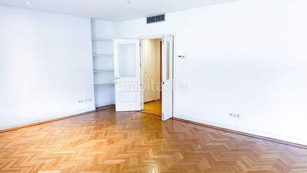 Foto 0e08c6a3-6f41-4c9c-864a-fd58328f8bd6. Rent flat with parking pool in Valdemarín Madrid