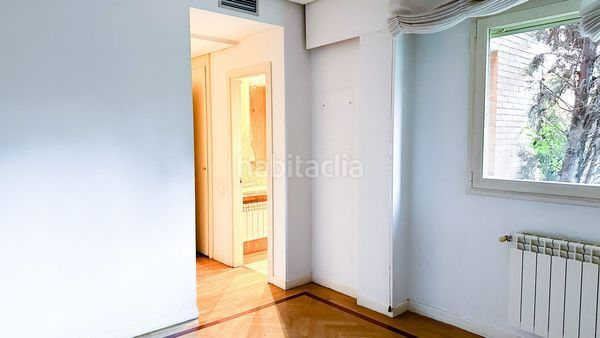 Foto 0eedaf75-4256-4142-bc43-66dc73edac30. Rent flat with parking pool in Valdemarín Madrid