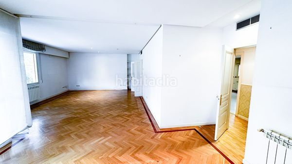 Foto 56370fbe-b377-478a-9f36-bde347264e79. Rent flat with parking pool in Valdemarín Madrid