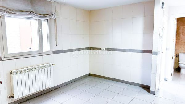 Foto 8e3b6829-8ba0-49d8-86a0-c619a870c278. Rent flat with parking pool in Valdemarín Madrid