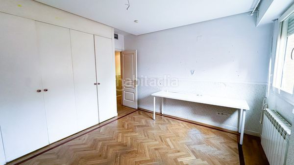 Foto acb60d9c-3eaf-479e-a248-338c763ac781. Rent flat with parking pool in Valdemarín Madrid