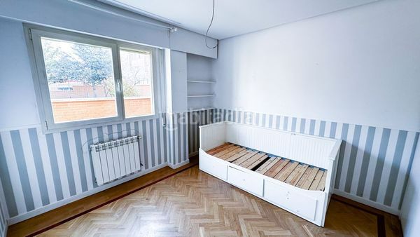 Foto e0acfd1c-0b29-4ddc-abc3-3950b73dd5de. Rent flat with parking pool in Valdemarín Madrid
