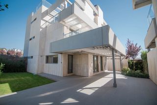 Rent Ground floor  Calle del carril de los caleros