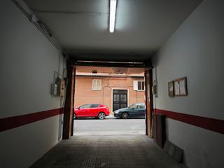 Aparcament cotxe a Calle de manuel maroto 72. Plaza de garaje, en garaje muy cuidado con puerta automática.