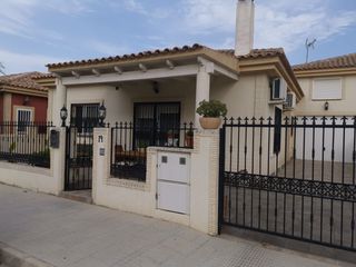 Casa  Calle de la hispanidad. Chalet adosado de 3 dormitorios t 2 baos