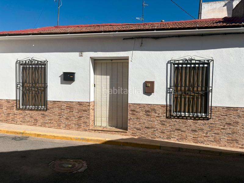 Foto a0f018a1-f370-408f-9a63-f77022919a27. Casa amb xemeneia a Bigastro
