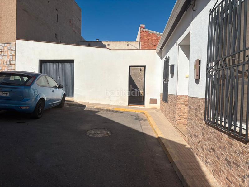 Foto f396d99f-7e24-4e82-8558-dc2f49a54a08. Casa amb xemeneia a Bigastro