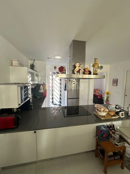 Foto 471d52fe-ce95-4f09-82d7-0a45dedf41b8. Casa adossada amb aparcament piscina a Bigastro