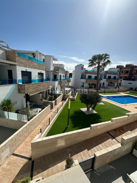 Foto 6e0586c4-fb3f-4c83-9768-25b6e12a8d4c. Casa adossada amb aparcament piscina a Bigastro