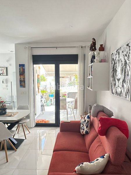 Foto acb7e076-8ff5-4727-b197-414c43a1cf99. Casa adossada amb aparcament piscina a Bigastro