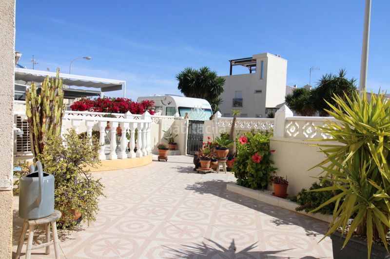 Foto a87161b5-3e61-4379-8aa8-cf0b51cfc153. Casa amb piscina a Zona Carrefour - Urbanizaciones Torrevieja