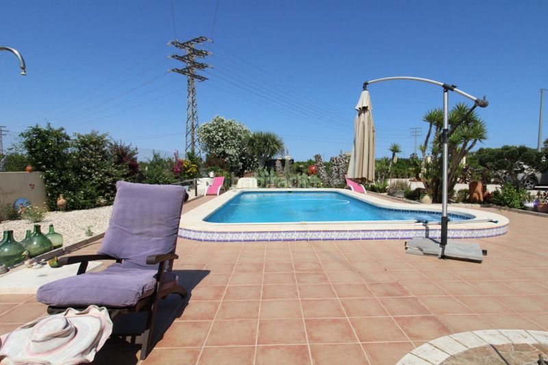 Foto abf36c6c-999a-4170-a744-a7feb08f5853. Xalet amb piscina a Jacarilla