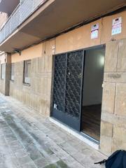 Location Local commercial à Carrer de felip ii 225. Local todo refornado , completamente cuadrados , sin pasillo