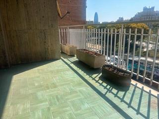 Pis  Carrer d'arag. Piso muy amplio con terraza, 4 habitaciones, 2 baos, ascensor,
