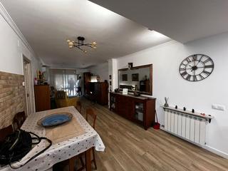 Pis  Carrer antoni de capmany. Piso de cuatro habitaciones , con parquing en la finca incluido