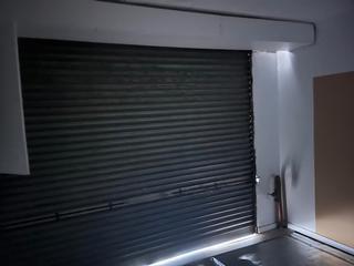 Location Local commercial à Carrer de sant pere màrtir 26. Loca amplio de ciento cdieciseis metros