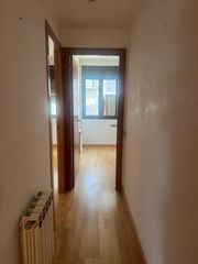 Etagenwohnung in Centre. Ocasi�n , 2 habitaciones y 2 ba�os en finca seminueva de pocos a