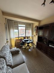 Etagenwohnung in Porta. Piso de tres habitaciones exterior a la callecon balc�n