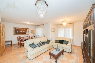 Location Maison jumelée à Casarrubios del Monte. Magnifico adosado de 3 plantas con piscina comunitaria para un a