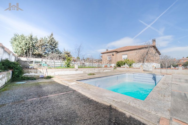 Foto 78af14f9-4007-4ea9-b77e-97611c694494. Xalet amb xemeneia calefacció aparcament piscina a Méntrida