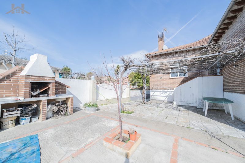 Foto 7bb53a86-c5d9-4735-b905-82fe8b1ef90d. Xalet amb xemeneia calefacció aparcament piscina a Méntrida