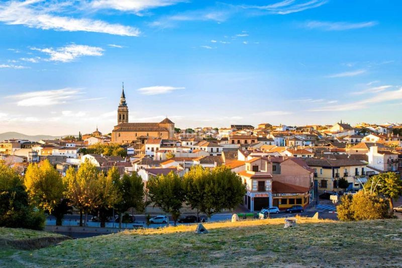 Foto 89a3f85f-d9b1-4d2c-bfe2-d98a7488b686. Xalet amb xemeneia calefacció aparcament piscina a Méntrida