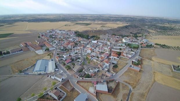 Foto 1b36b2ce-c430-4d4a-af8e-80b66bbc28bd. Casa amb calefacció aparcament a Casarrubios del Monte