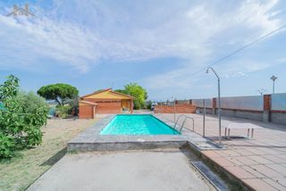 Chalet  Calle manises. Independiente en mentrida