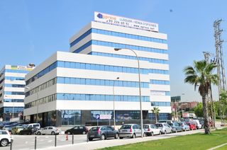 Alquiler Oficina en Carrer sant marti de l´erm, 1. Con todos los servicios de alta ( electricidad y agua)