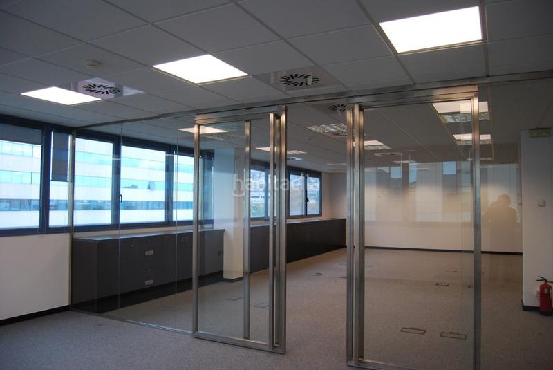 Foto 15e38527-0c9f-4ed1-9d82-648d14c72265. Location bureau avec chauffage parking dans Centre Sant Just Desvern