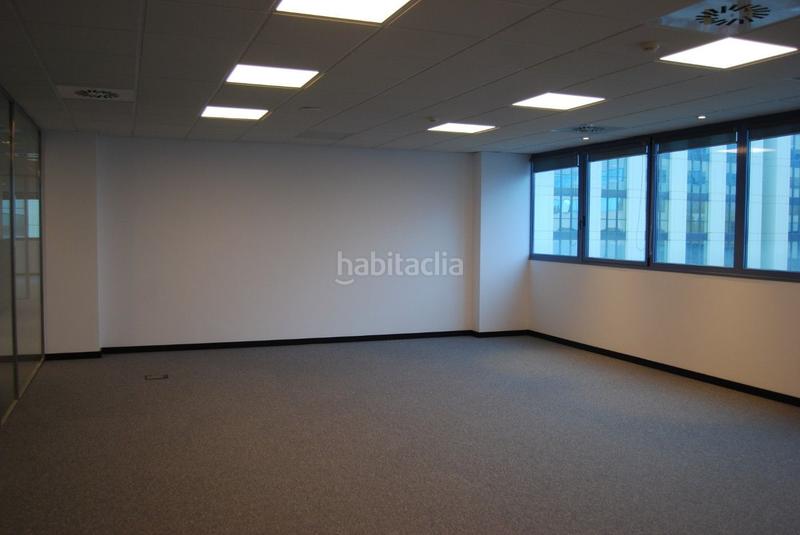 Foto 234efdd7-7b86-466a-9368-b9997bf772a4. Location bureau avec chauffage parking dans Centre Sant Just Desvern