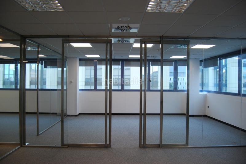 Foto 3a629d35-8a4b-4e29-be7d-12f1a384bd83. Location bureau avec chauffage parking dans Centre Sant Just Desvern