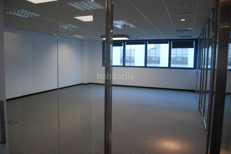 Foto 56fb8db7-c9e0-44ed-b80b-a2eeac131227. Location bureau avec chauffage parking dans Centre Sant Just Desvern