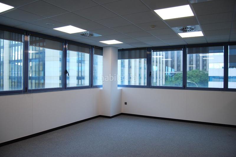 Foto f35aec8f-e4bd-4869-9f81-bed7572e0c0b. Location bureau avec chauffage parking dans Centre Sant Just Desvern